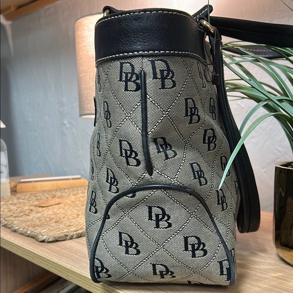 Dooney & Bourke Black and Tan Tote Bag with Signature Style - Picture 6 of 15